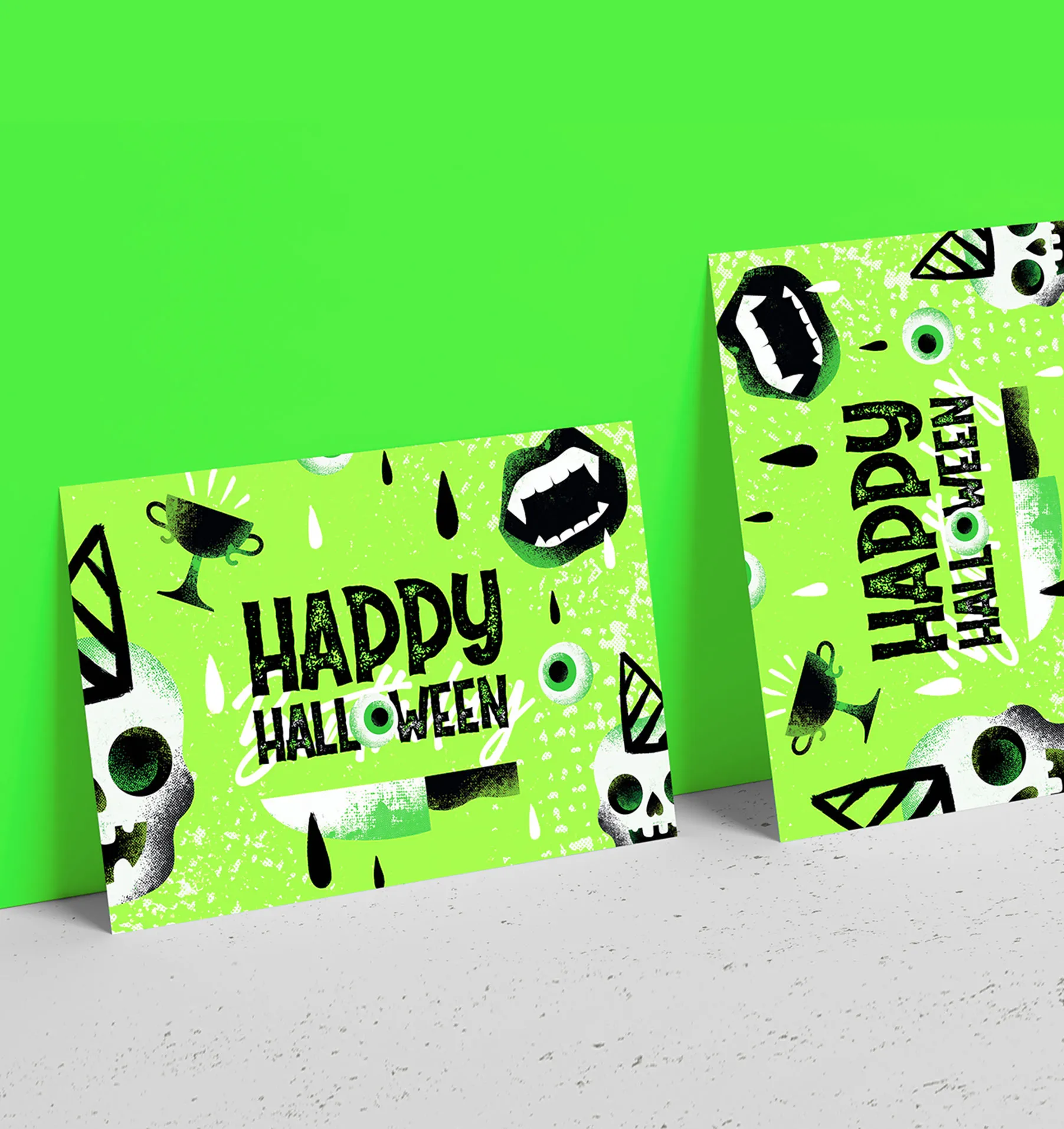 Zwei Flyer für eine Halloweenparty mit Illustrationen in Neon Grün und Schwarz