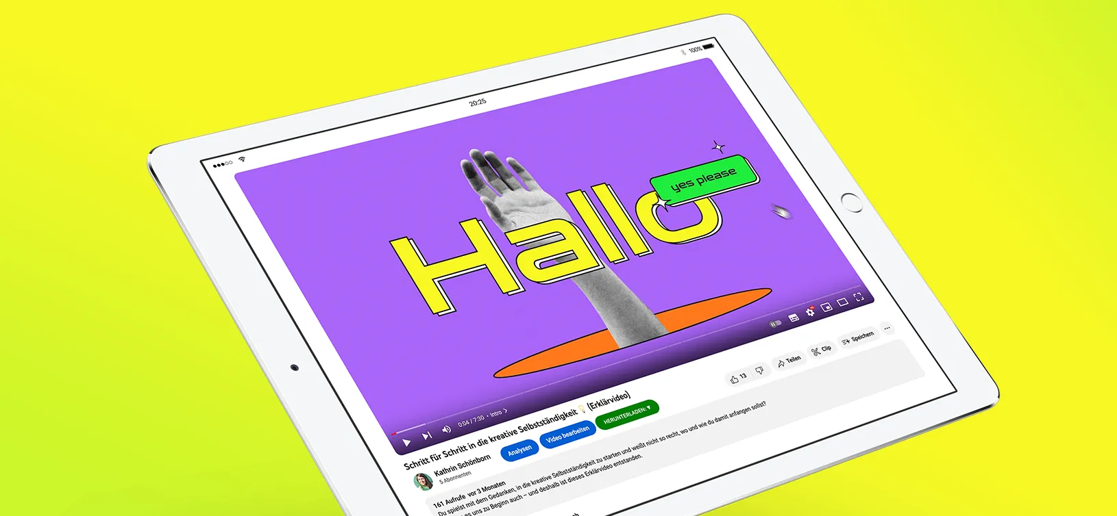 iPad zeigt eine Collage aus Text und einer Hand, gelber Hintergrund
